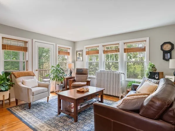 9 Fox Point Rd, Dorchester, MA 02125