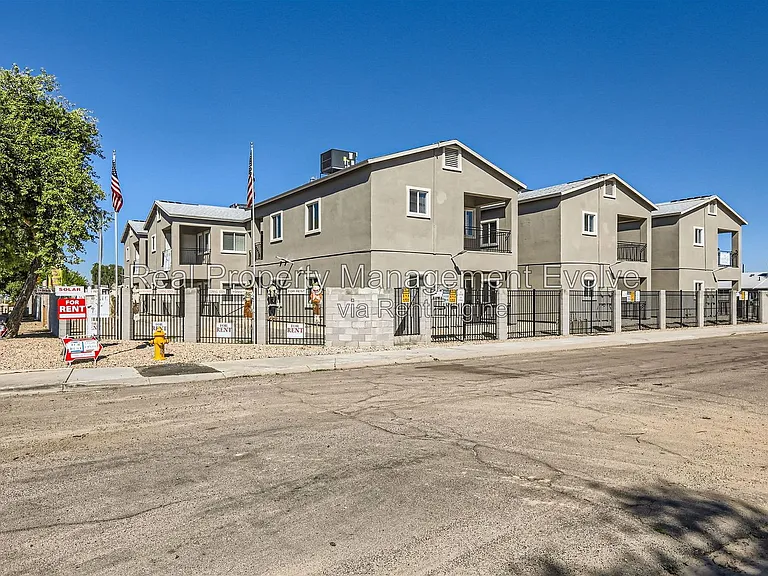 7010 N 80th Ave #3 — Photo 24