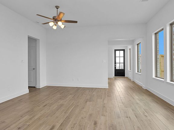 3rd image of 2802 Sunrise Field Ln