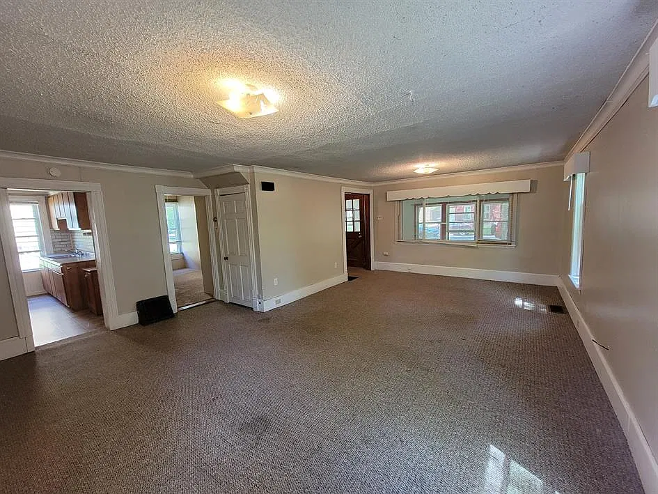 5 bed, $1,610 — Photo 2