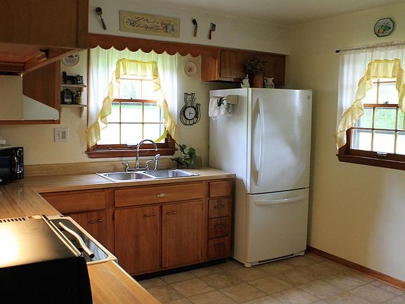 4th image of 410 Section St