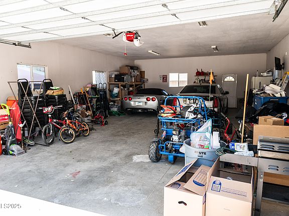 4th image of 3135 Valley Way