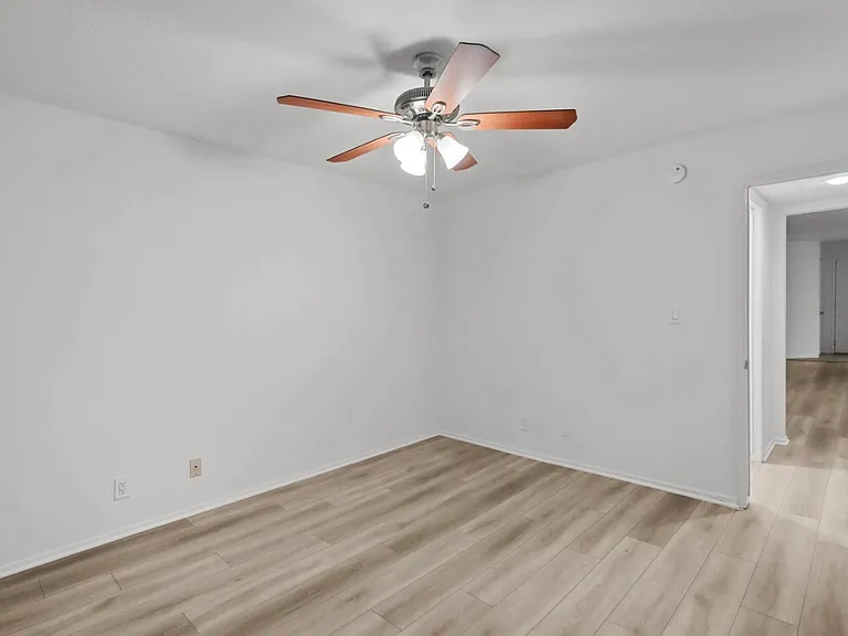 1619 S Bentley Ave #101 — Photo 30