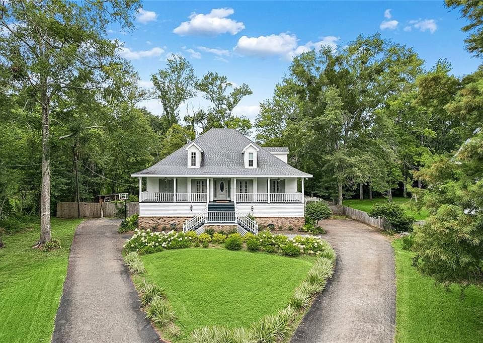 1st image of 218 Scotchpine Dr