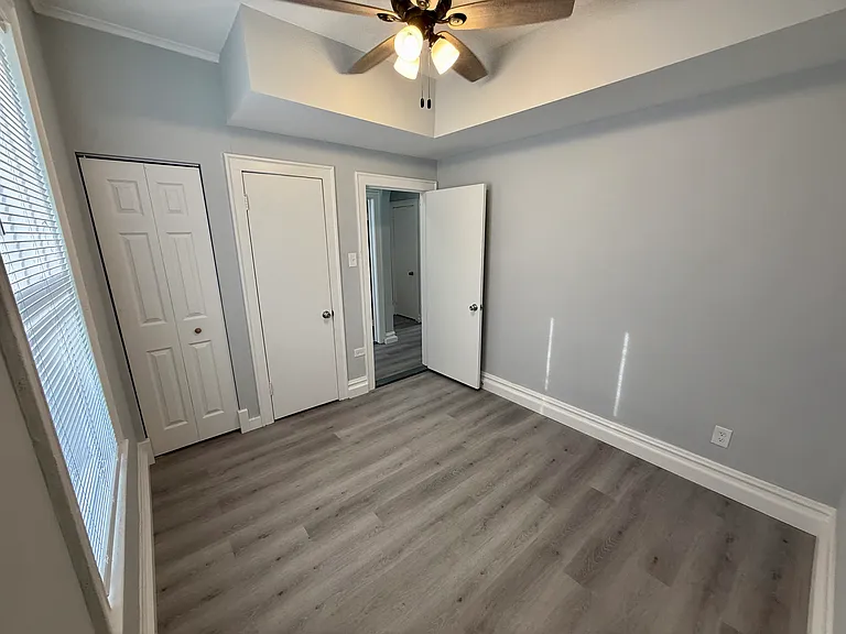 1824 W Hood Ave #2 — Photo 2
