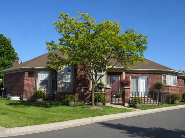 49272 Brodie Ct #76, Macomb, MI 48042