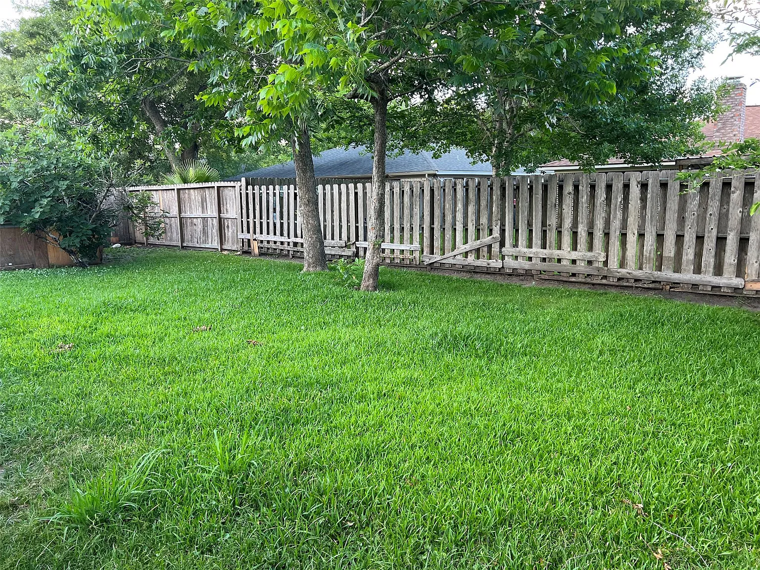 4 bed, 2.0 bath, 1582 sqft, $1,800 — Photo 3