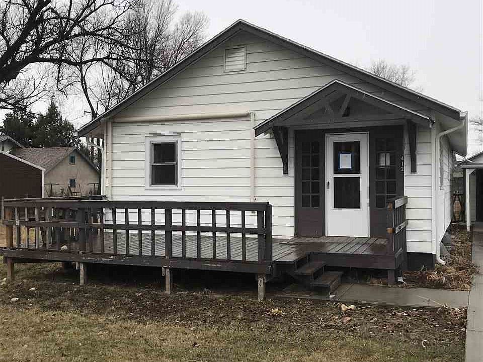 1st image of 412 Clover Ave