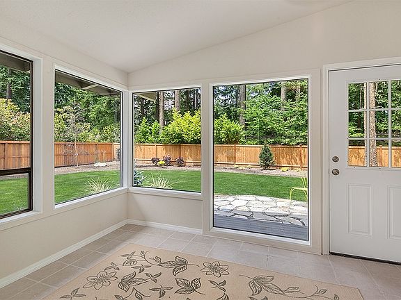 4th image of 16014 NE 27th St