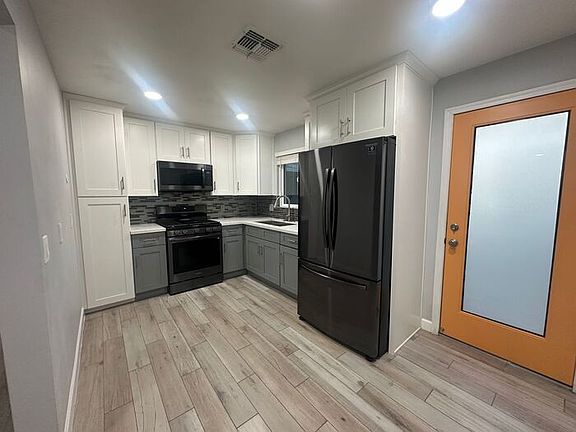 5th image of 2626 E Culver St APT 2