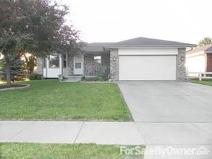 3 bedroom ranch with vinyl privacy fenced backyard.