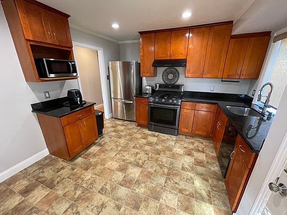 4th image of 3709 Casanova Dr