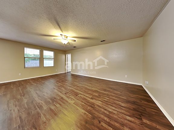 4th image of 3315 Spur Dr