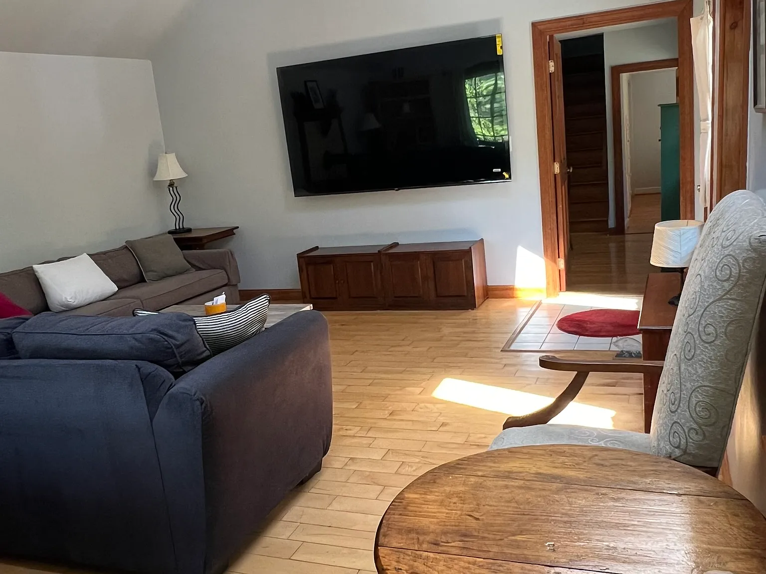 3 bed, 976 sqft, $3,000 — Photo 2