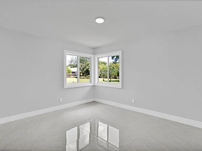 5760 36th Ln — Photo 8