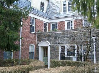 90 Pinewood Rd APT 2B, Hartsdale, NY 10530