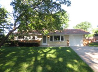 1690 Monticello Rd, Hoffman Estates, IL 60169