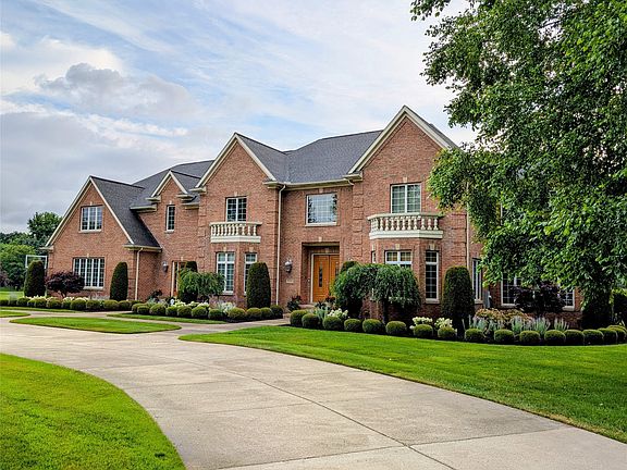 3rd image of 5505 Stoneridge Dr