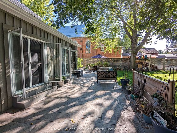 3rd image of 138 Bruce St S
