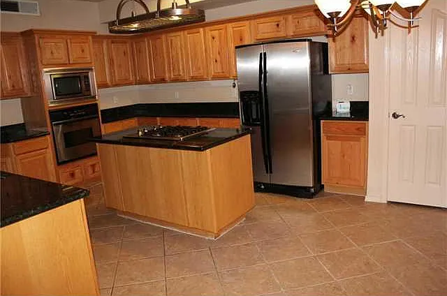 443 Emerald Shore Ln — Photo 7