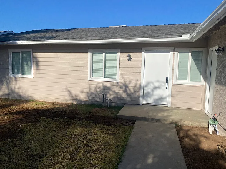 66 Redwood Ave — Photo 2