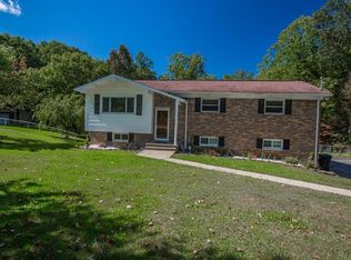 606 Overlook Dr, Beckley, WV 25801