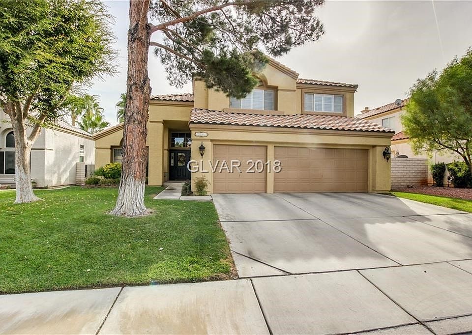 Gorgeous home in Green Valley close to restaurants and shops...