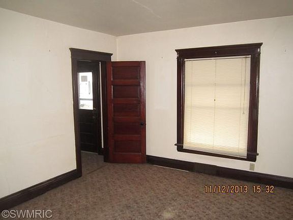 3rd image of 69 Kingman Ave E