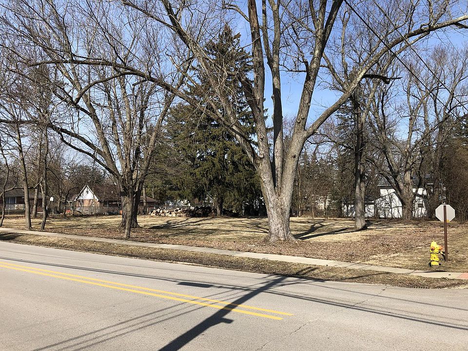 2nd image of 110 Gladys Ave