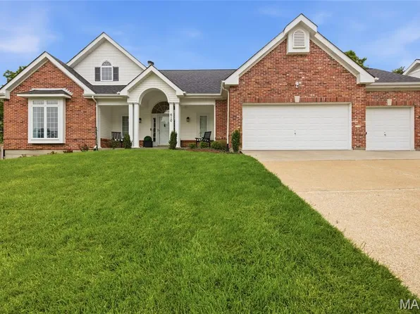 610 Dartmouth Crest Dr, Ballwin, MO 63011