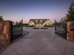 8060 Country Trail Dr, Orangevale, CA 95662