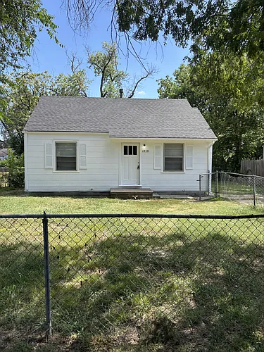 1729 E Looman St Photo 1