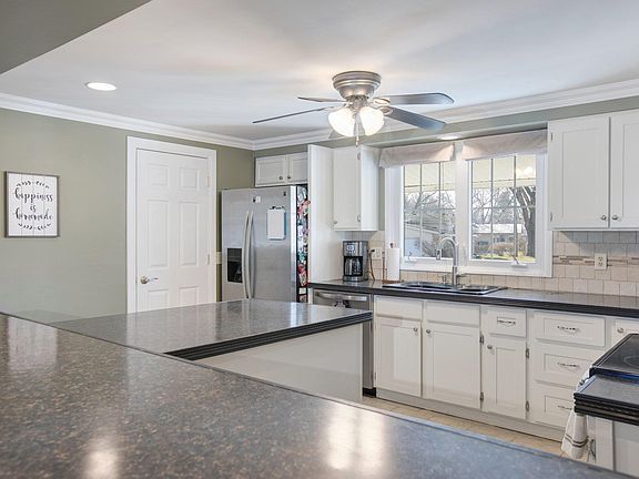 2nd image of 2 Sussex Ln