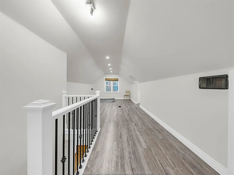 2584 Chilver Rd — Photo 19