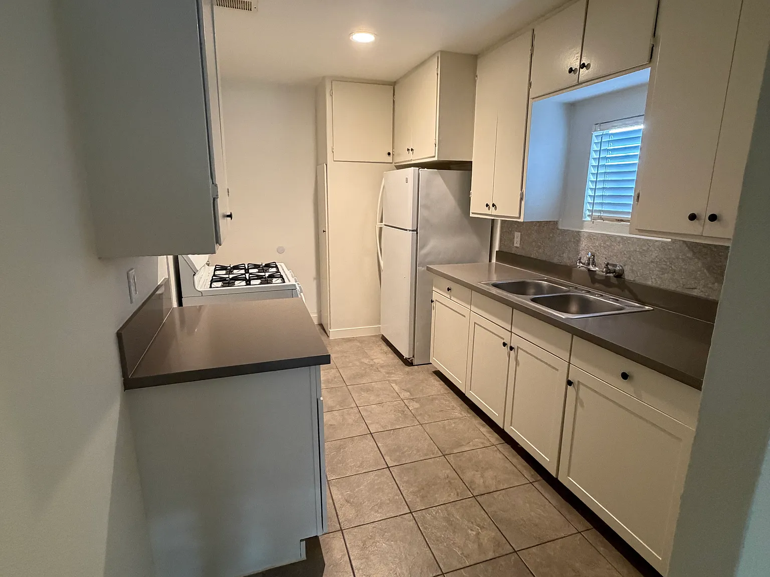 2 bed, 833 sqft, $1,600 — Photo 3