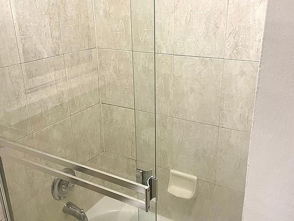 5th image of 3648 Irving St APT 1