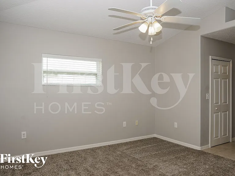 1136 Delmar Ter NE — Photo 9