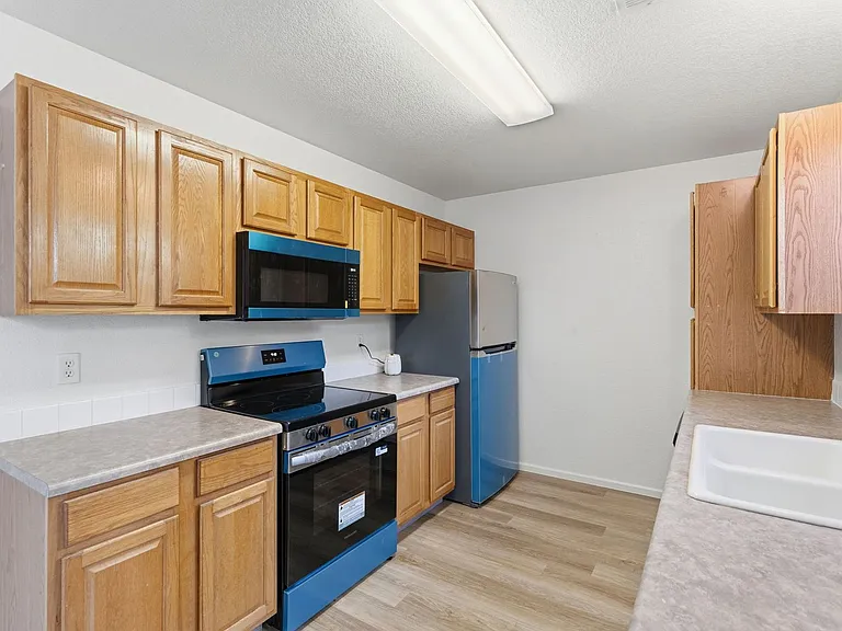 802 Waterglen Dr #D17 — Photo 13