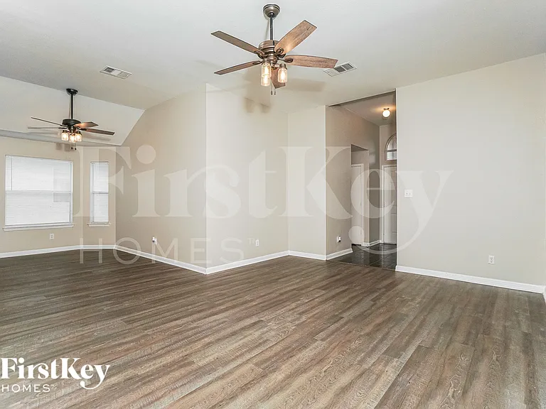 8422 Cherisse Dr — Photo 5