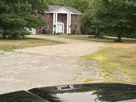 3rd image of 24 River Road