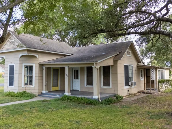 543 W 6th St, Yorktown, TX 78164