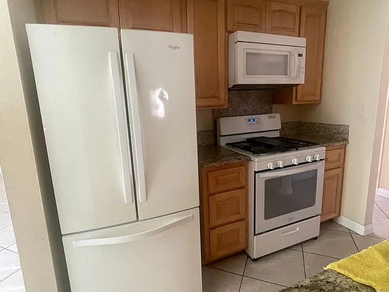 913 Arrecife Ct — Photo 5