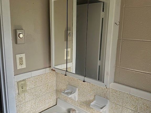 4th image of 1139 S Main St APT 19