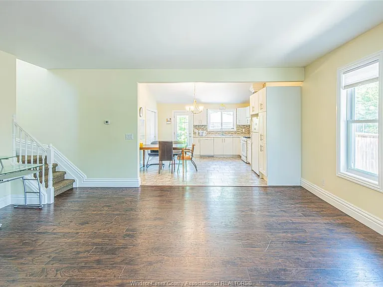 493 Wellington Ave #UPPER — Photo 5