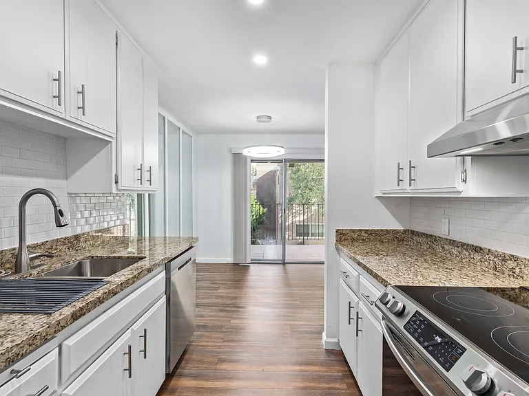 5525 E Thomas Rd #Q8 — Photo 11