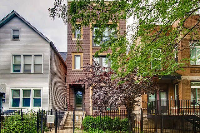 1st image of 1651 N Artesian Ave APT 1