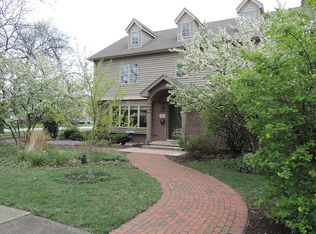 525 Spring St, Roselle, IL 60172