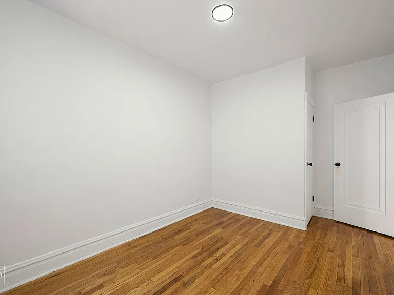 1704 W 77th St — Photo 25
