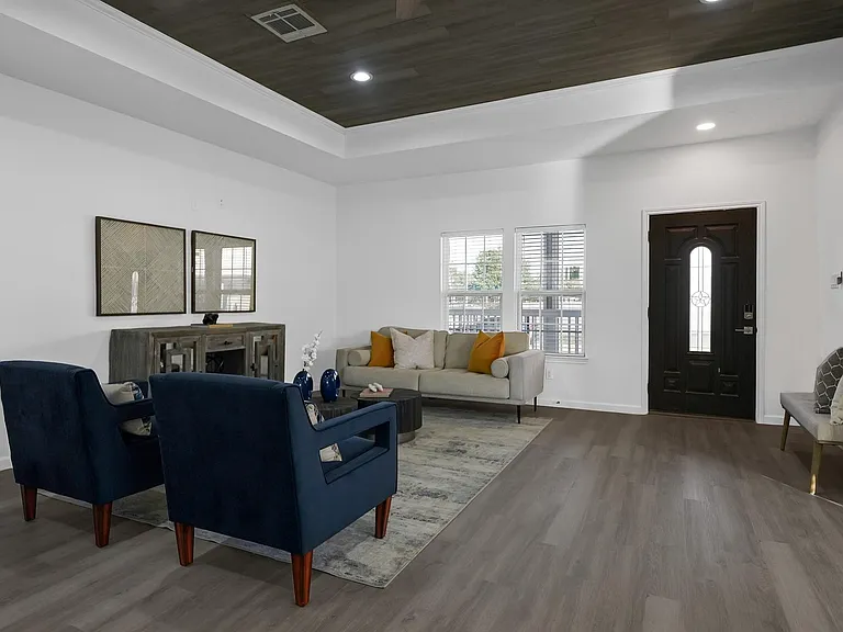 304 Milby St — Photo 2