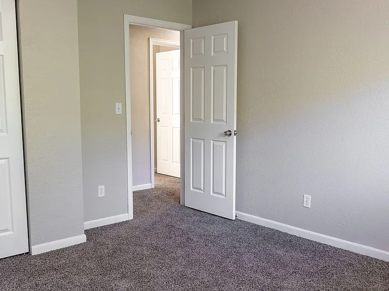 5418 Alta Loma Rd — Photo 45